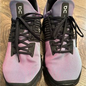 On clouds Men’s 10, iridescent blue purple black shoes